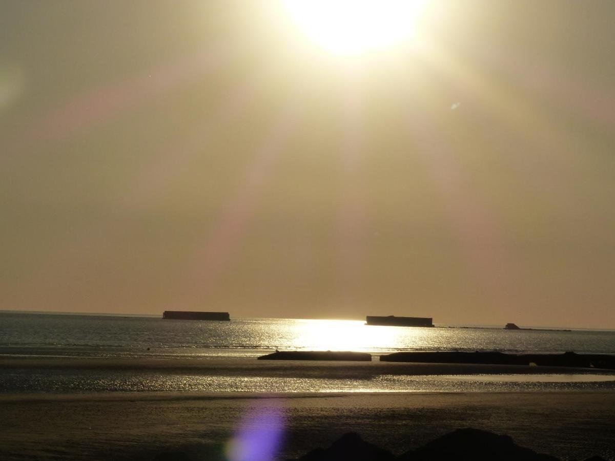 Le Ruban Bleu Face A La Mer Arromanches-les-Bains Buitenkant foto